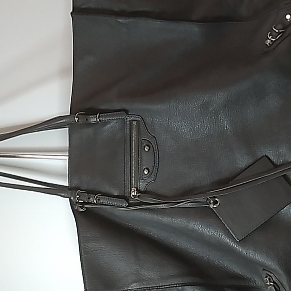 Authentic BALENCIAGA Papier A6 zip around tote in dark gray with mirror. - Picture 3 of 16